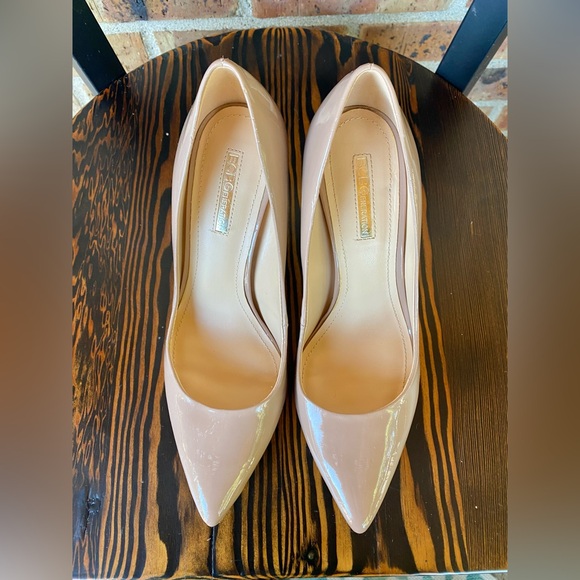 BCBGeneration Nude‎ Classic Patent Leather Pointed Toe Heels Women’s Size 6.5 - Picture 4 of 11